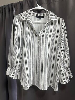 Adrienne Vittadini Black & White Vertical Stripe Collared Blouse